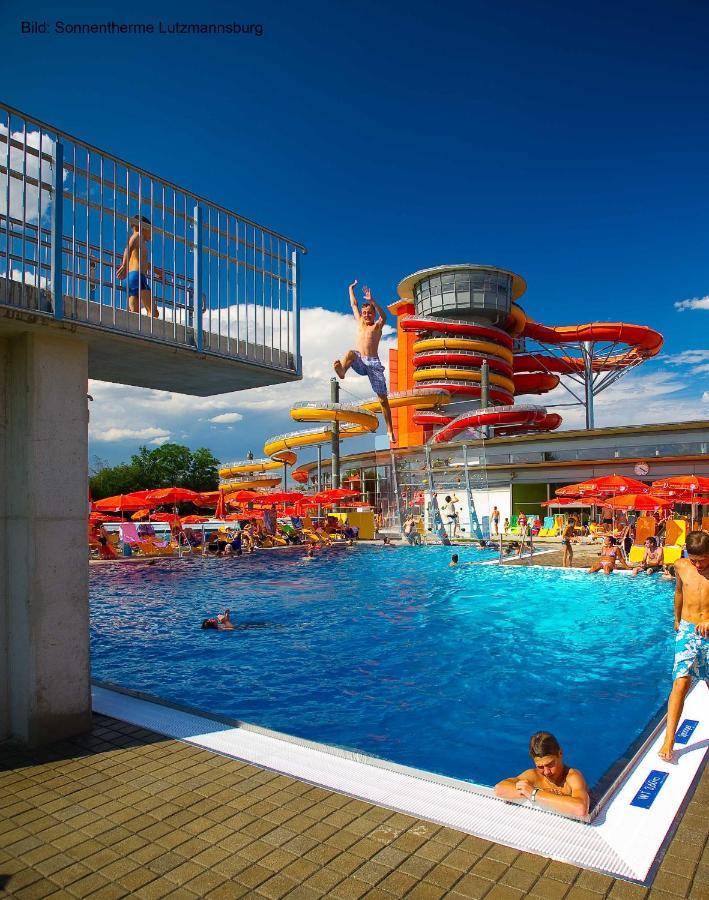 Familien Chalet Mit Direktem Bademantelgang Zur Therme Lutzmannsburg Eksteriør bilde
