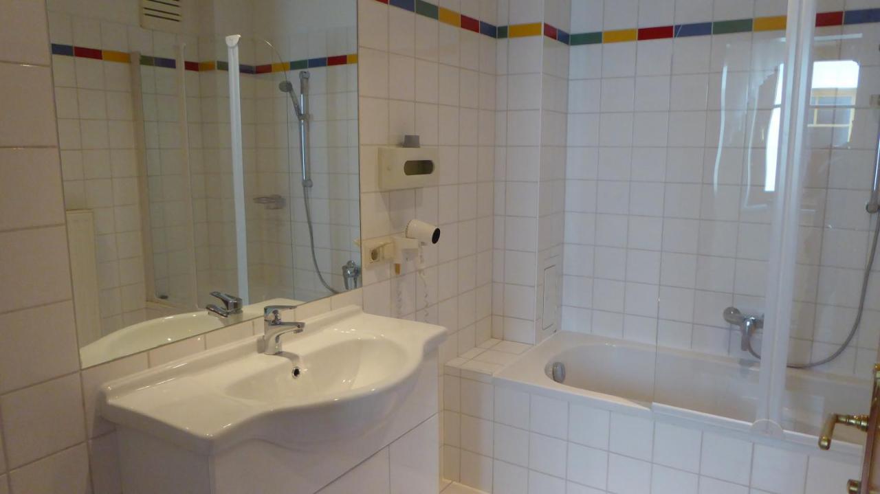 Familien Chalet Mit Direktem Bademantelgang Zur Therme Lutzmannsburg Eksteriør bilde